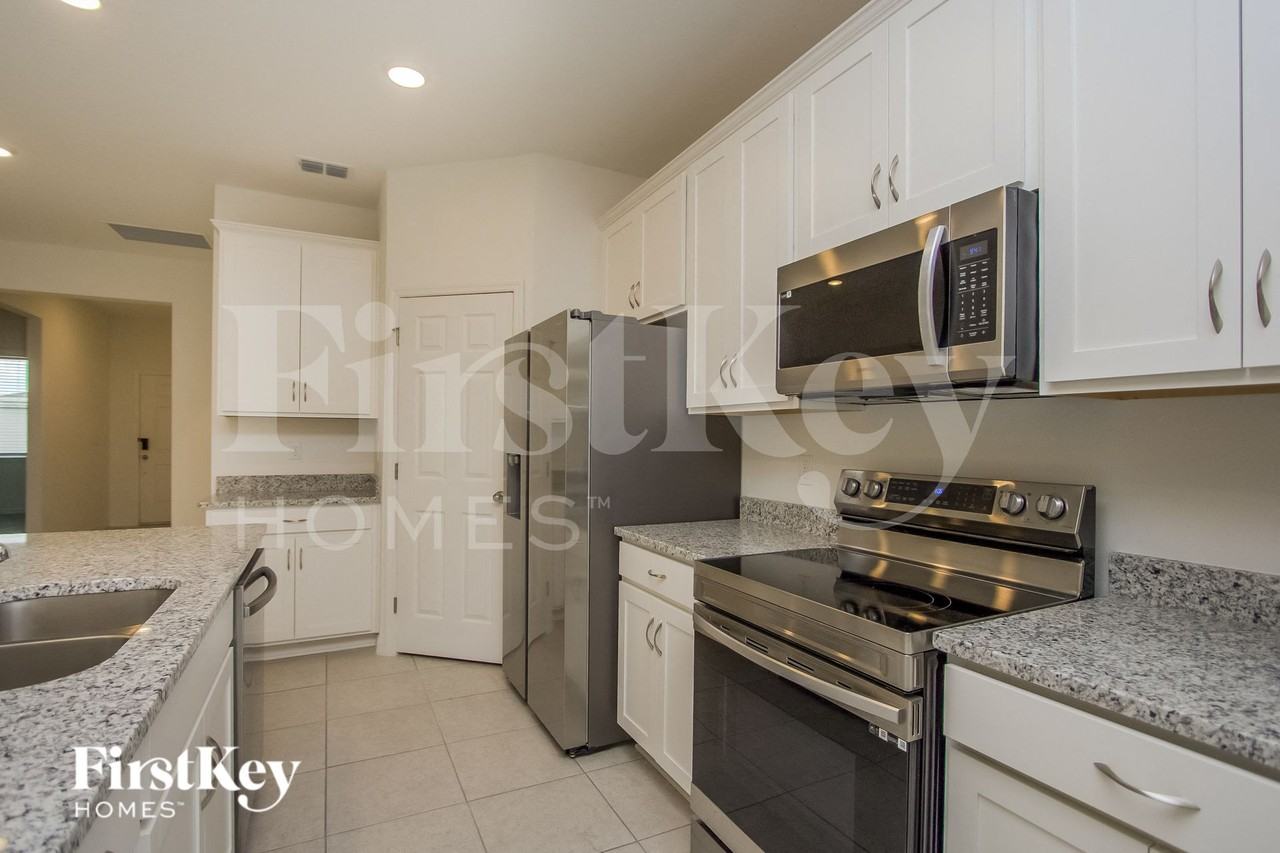 328 Corbel Ln - Photo 4 of 15