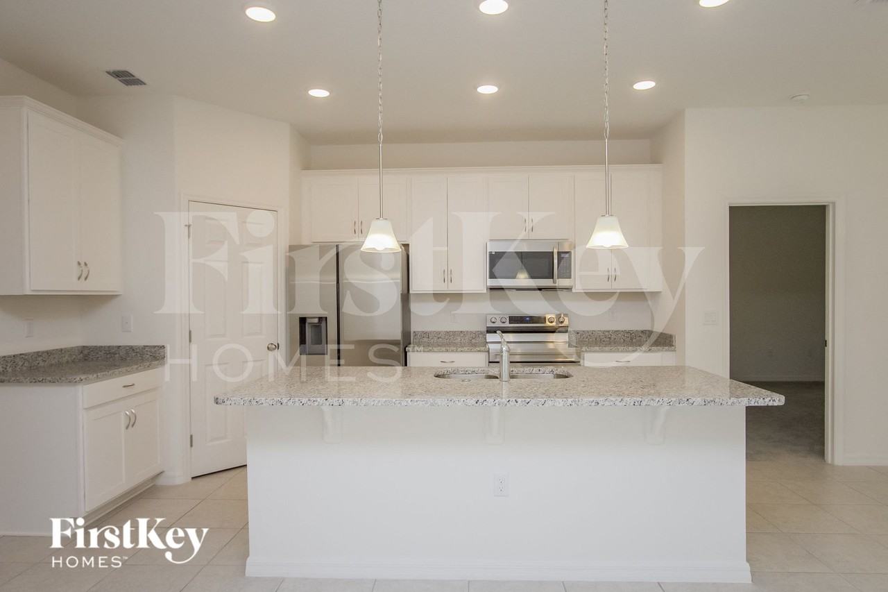 328 Corbel Ln - Photo 5 of 15