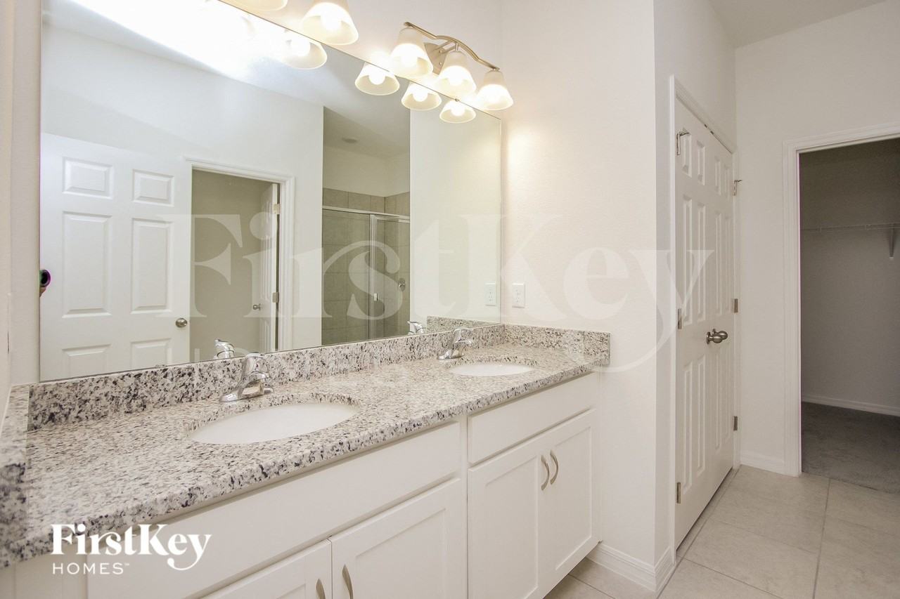 328 Corbel Ln - Photo 7 of 15