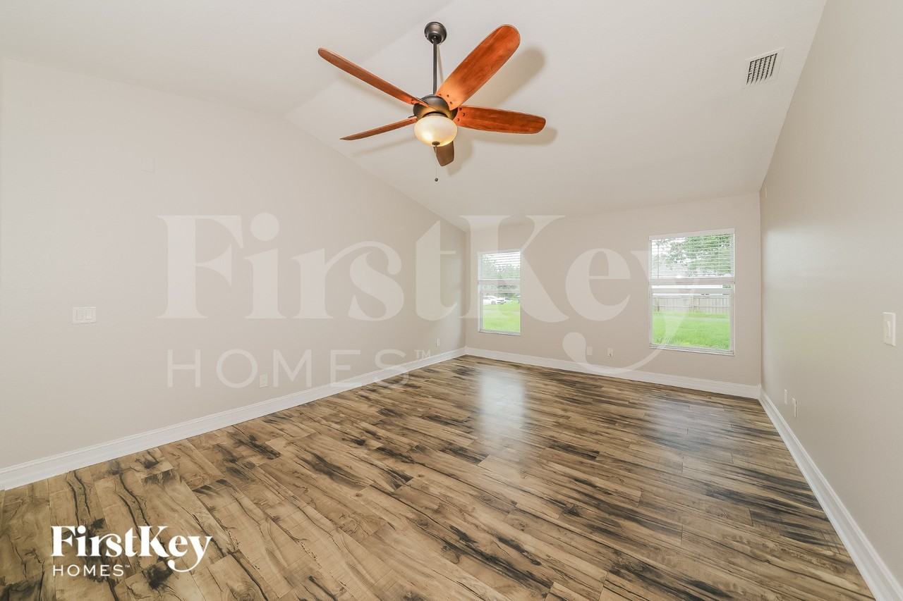 6177 Hollywood Ave - Photo 2 of 15