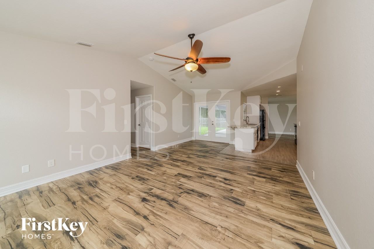 6177 Hollywood Ave - Photo 3 of 15