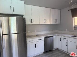 6556 Forbes Ave - Photo 2 of 8