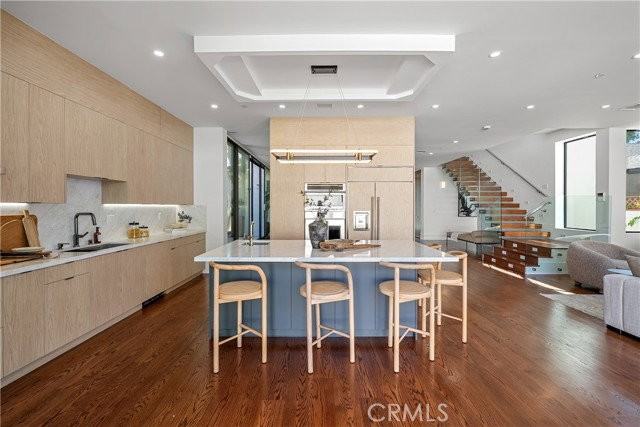 14519 Greenleaf St - Photo 6 of 8