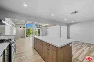 19153 Bessemer St - Photo 5 of 8