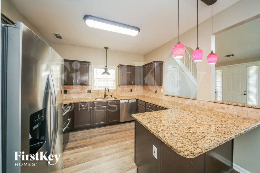 10432 Kensington Cir - Photo 5 of 15