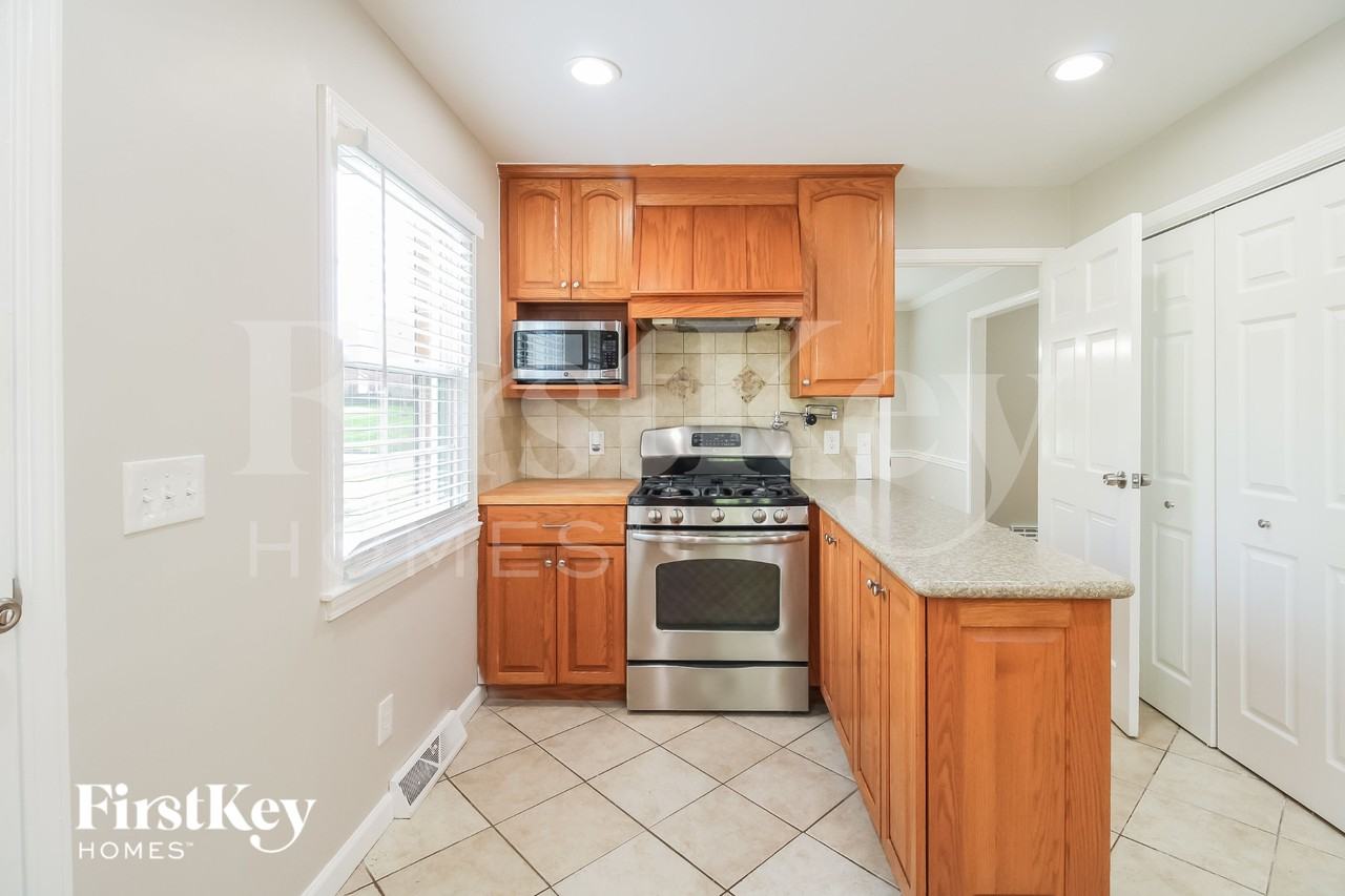 2006 Red Forest Rd - Photo 5 of 15