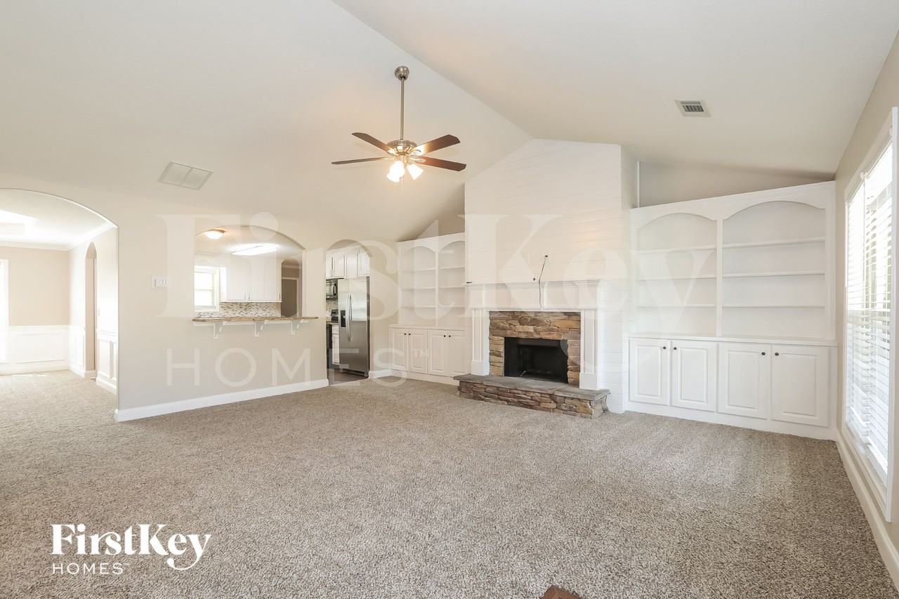 1537 Cedar Creek Dr - Photo 3 of 15