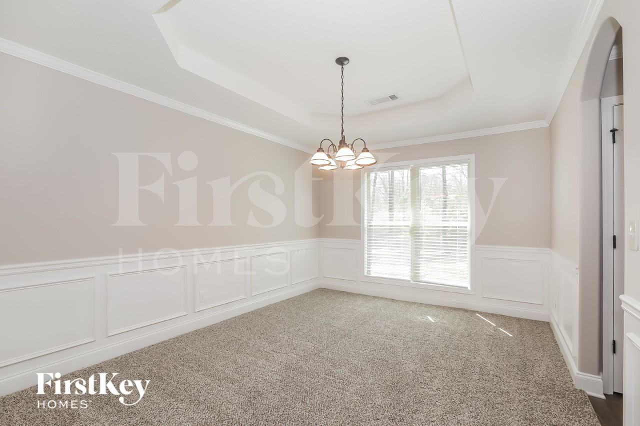 1537 Cedar Creek Dr - Photo 4 of 15