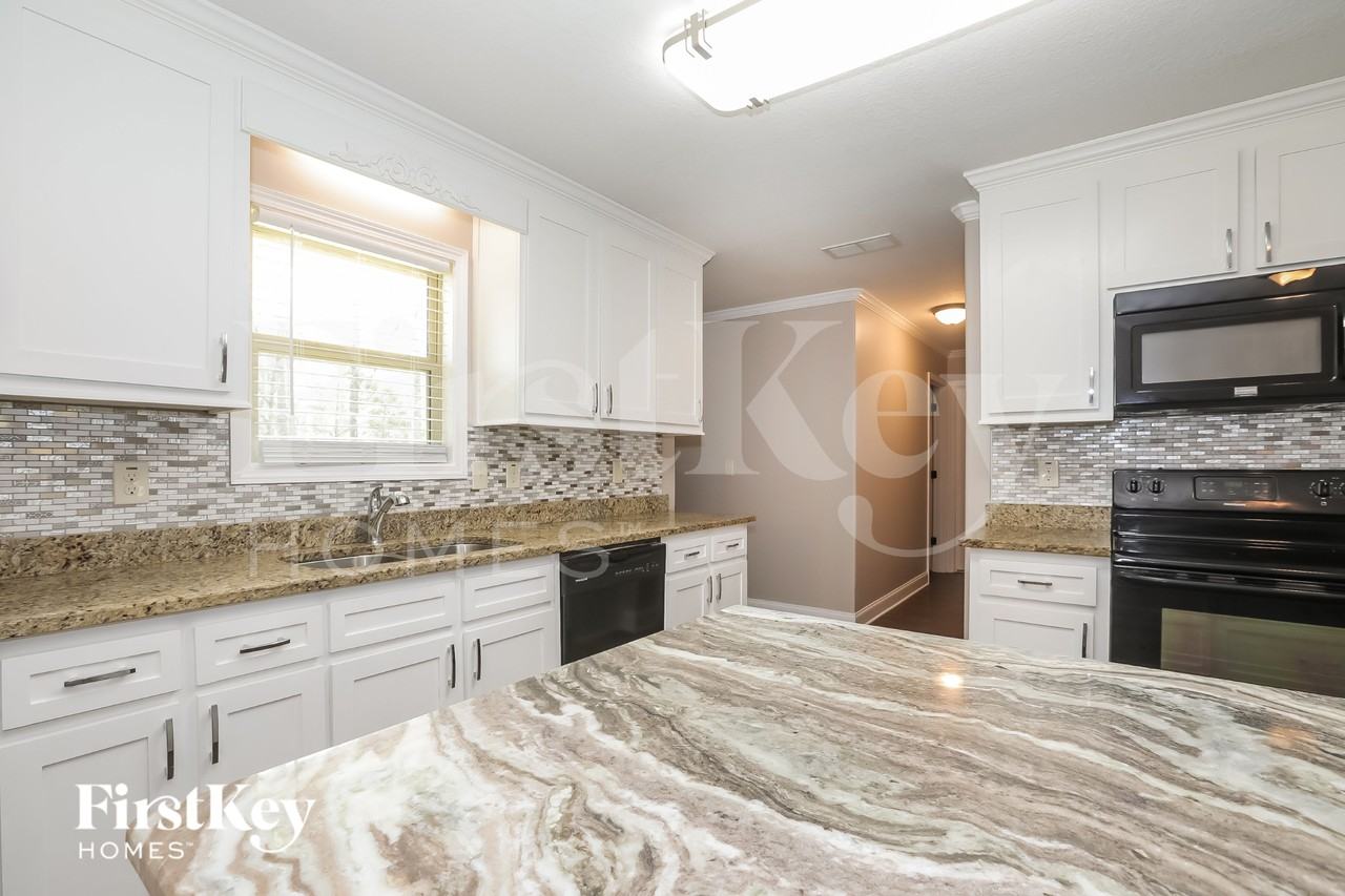 1537 Cedar Creek Dr - Photo 5 of 15