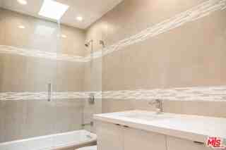 508 N Kings Rd #1 - Photo 7 of 8