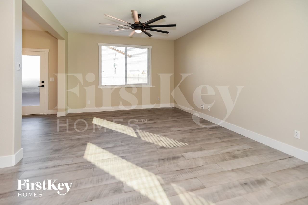 7380 Benlomond Ave - Photo 3 of 15