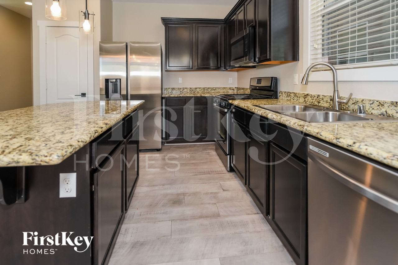 7380 Benlomond Ave - Photo 6 of 15