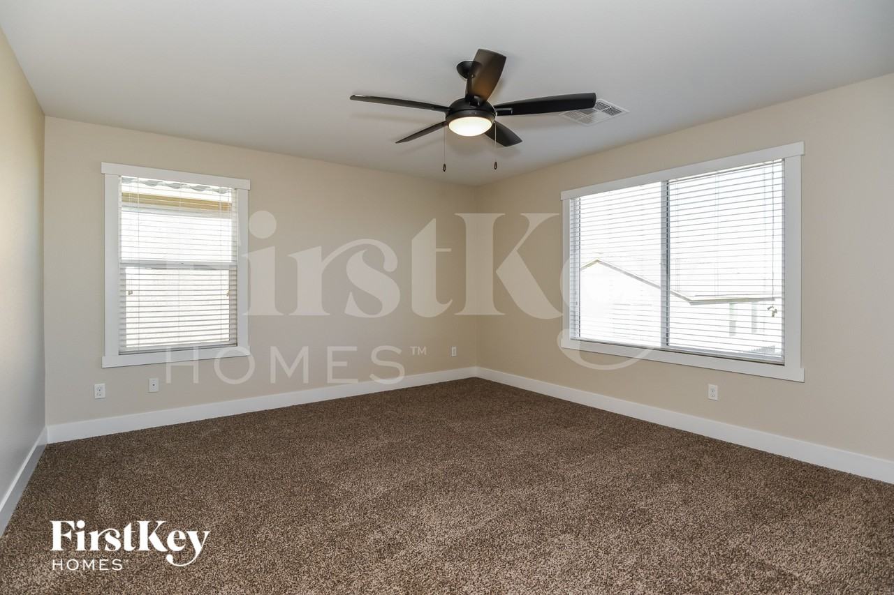 7380 Benlomond Ave - Photo 7 of 15