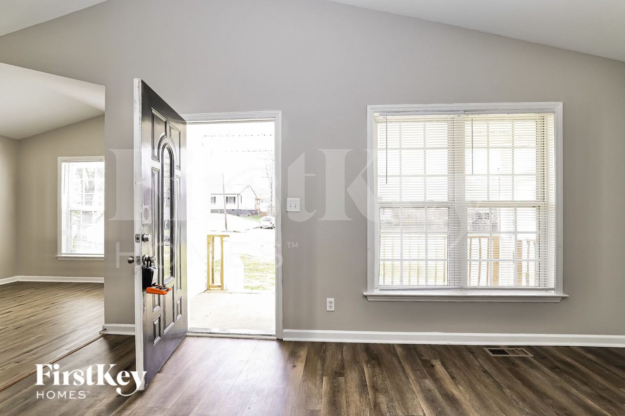 1317 Cushing St - Photo 3 of 19