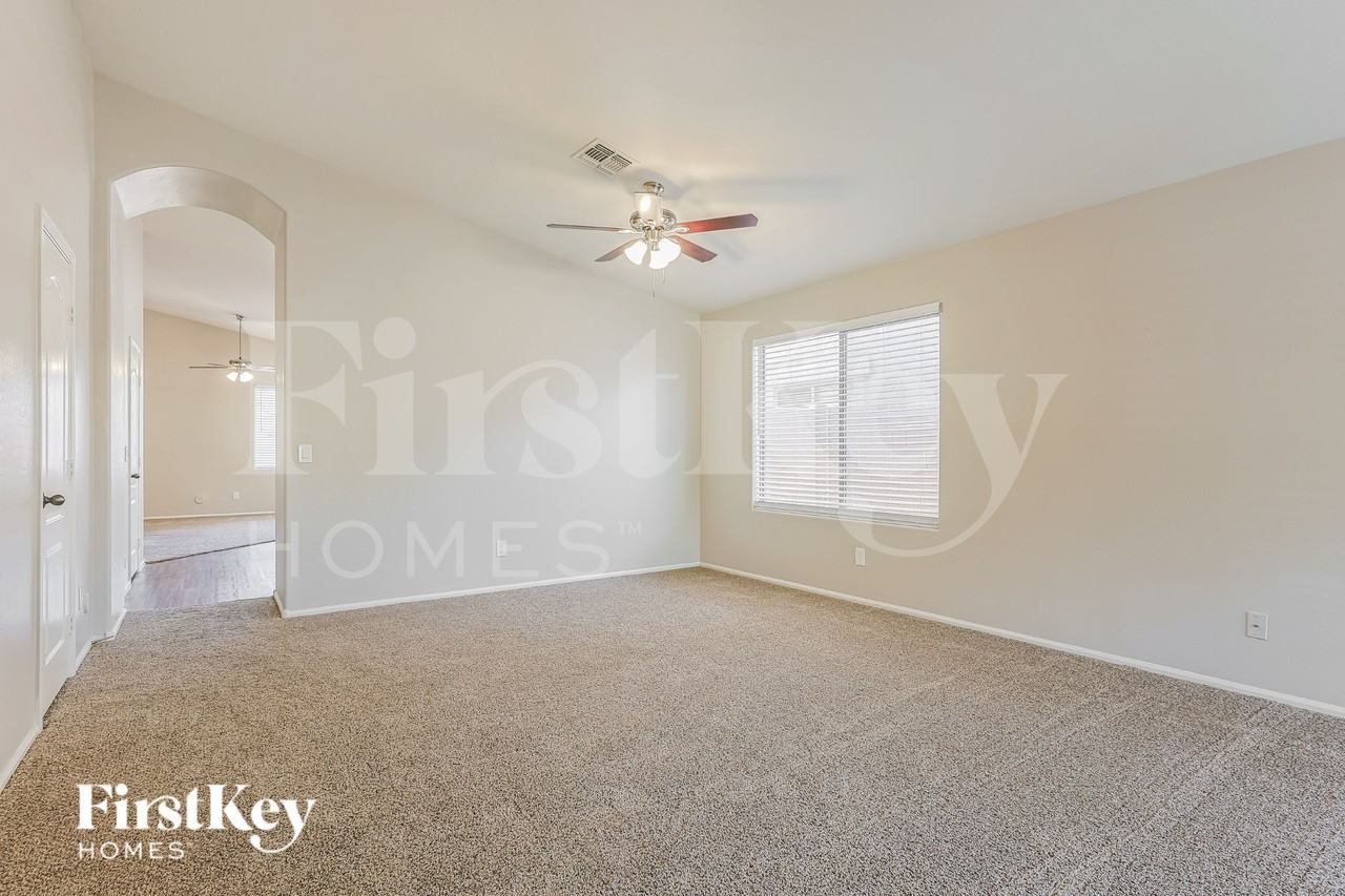 4225 E Coal St - Photo 2 of 16