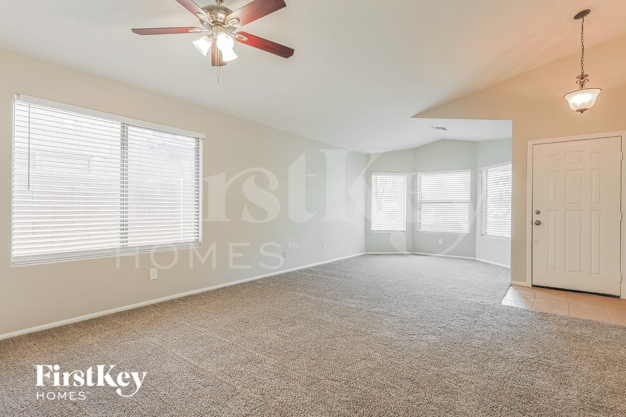 4225 E Coal St - Photo 3 of 16