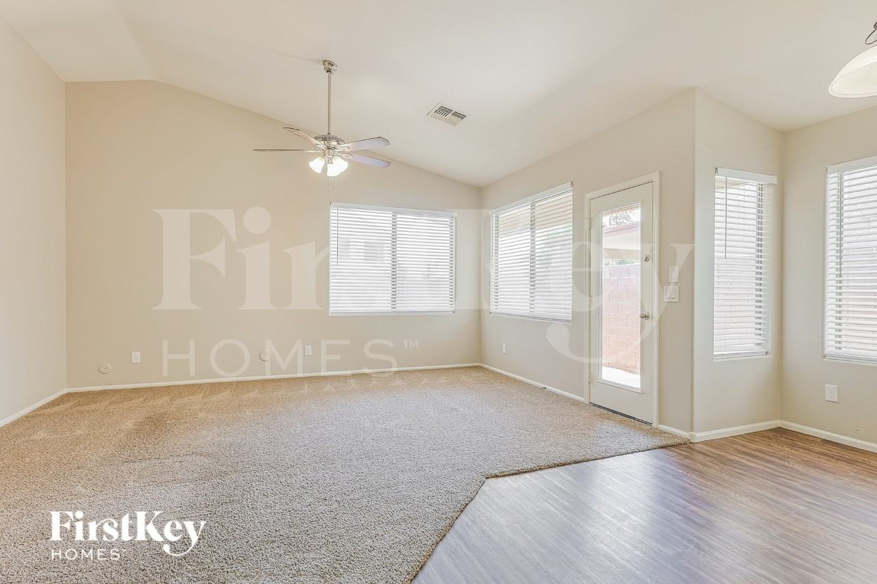 4225 E Coal St - Photo 4 of 16