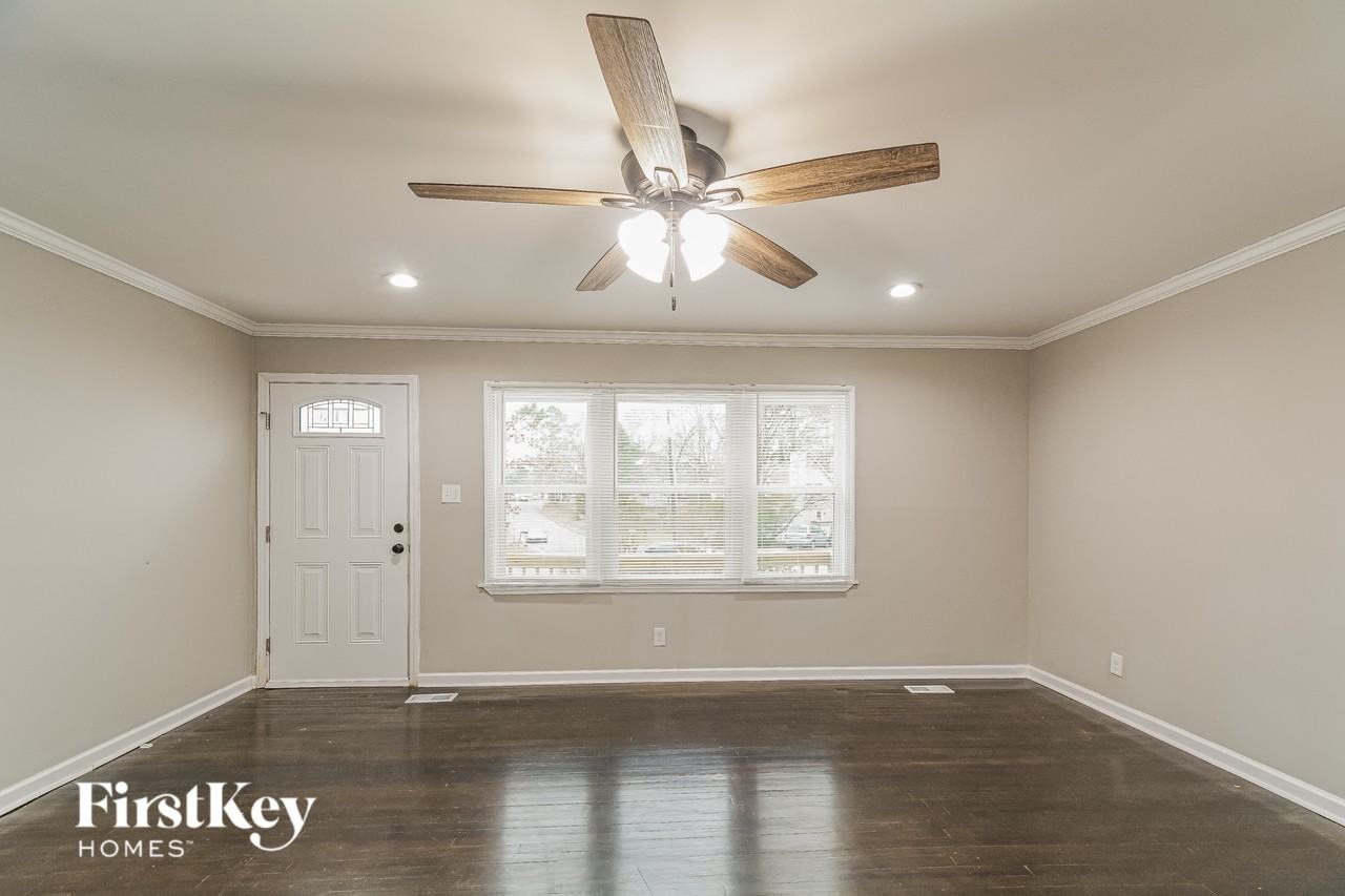 401 Sparella St - Photo 2 of 15