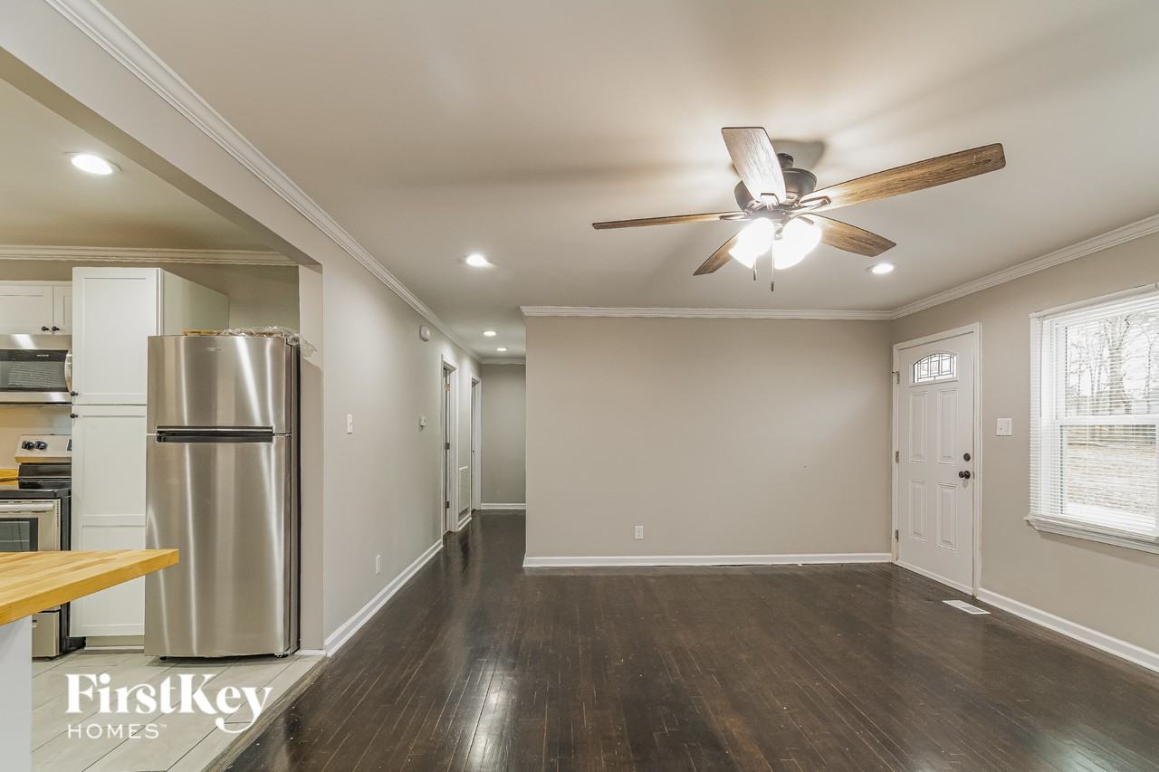 401 Sparella St - Photo 3 of 15