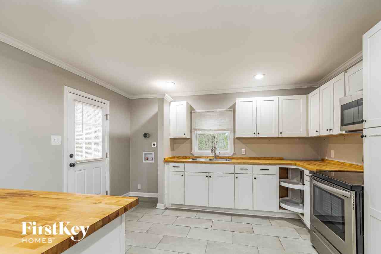 401 Sparella St - Photo 4 of 15