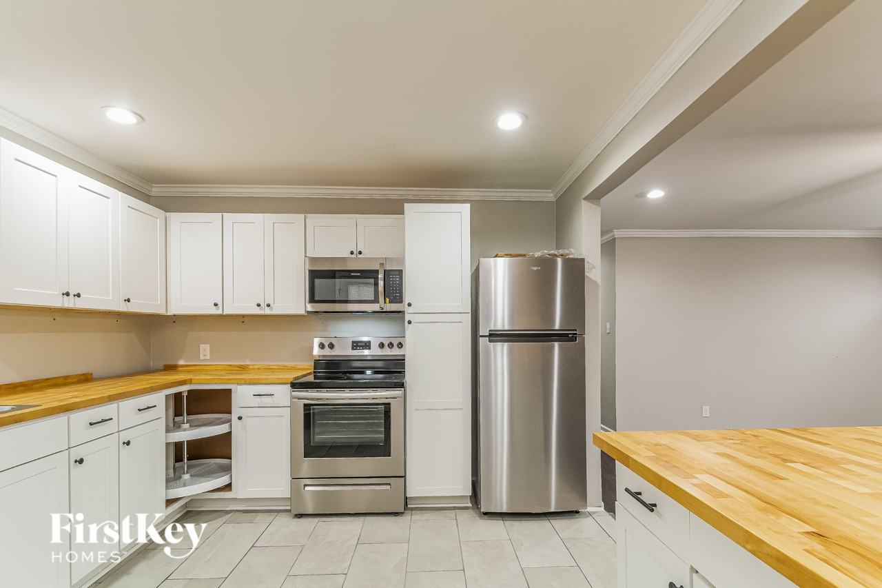 401 Sparella St - Photo 5 of 15