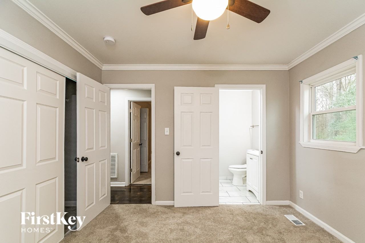 401 Sparella St - Photo 7 of 15