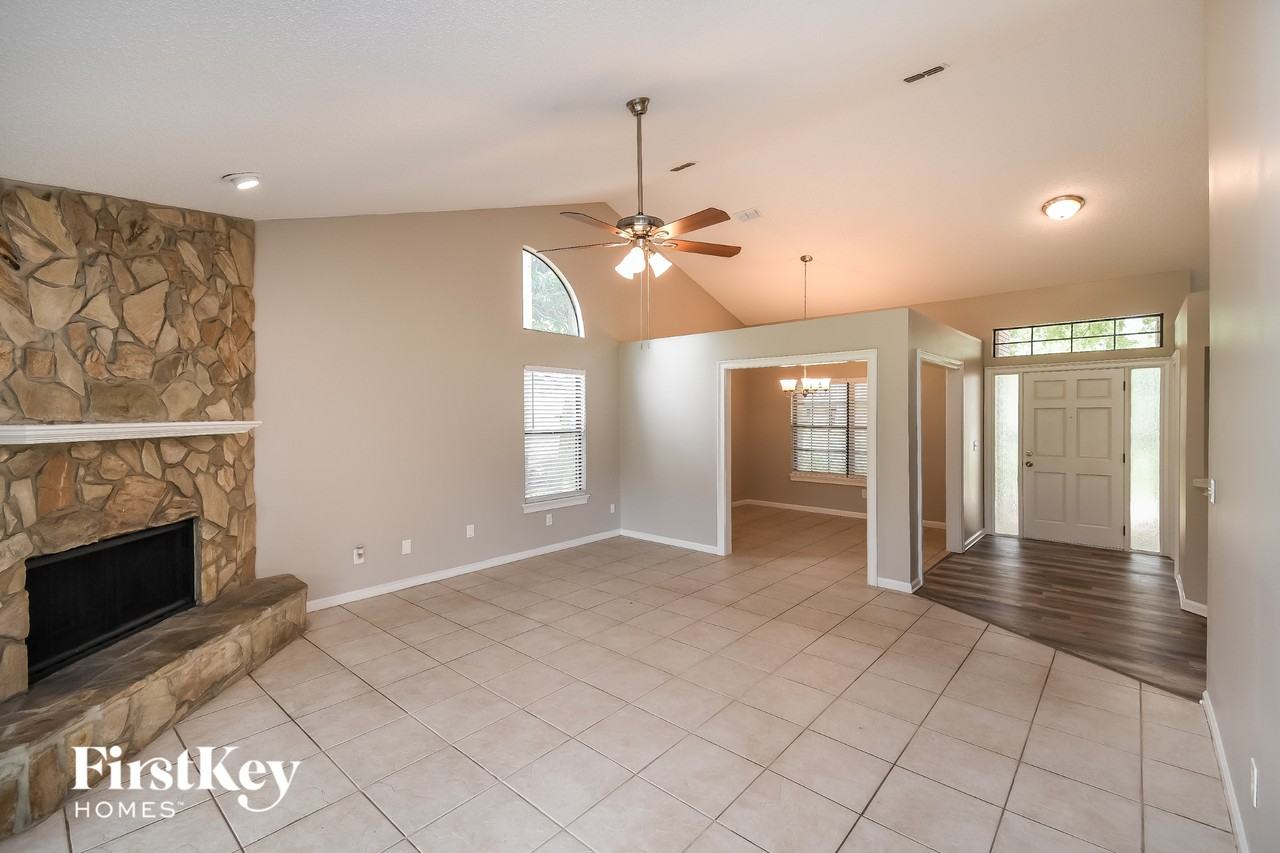 3026 Rex Dr S - Photo 4 of 15