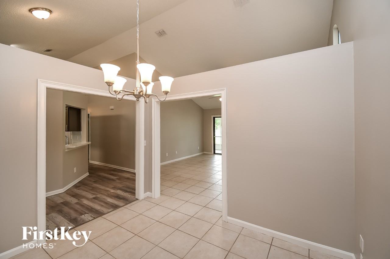 3026 Rex Dr S - Photo 5 of 15