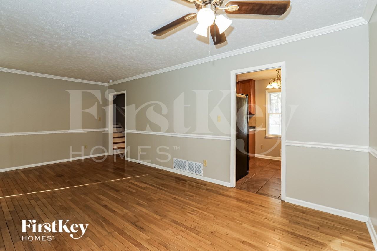 335 Sharon Dr - Photo 2 of 19