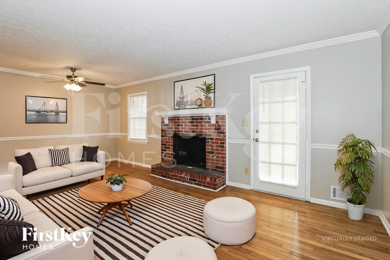 335 Sharon Dr - Photo 4 of 19