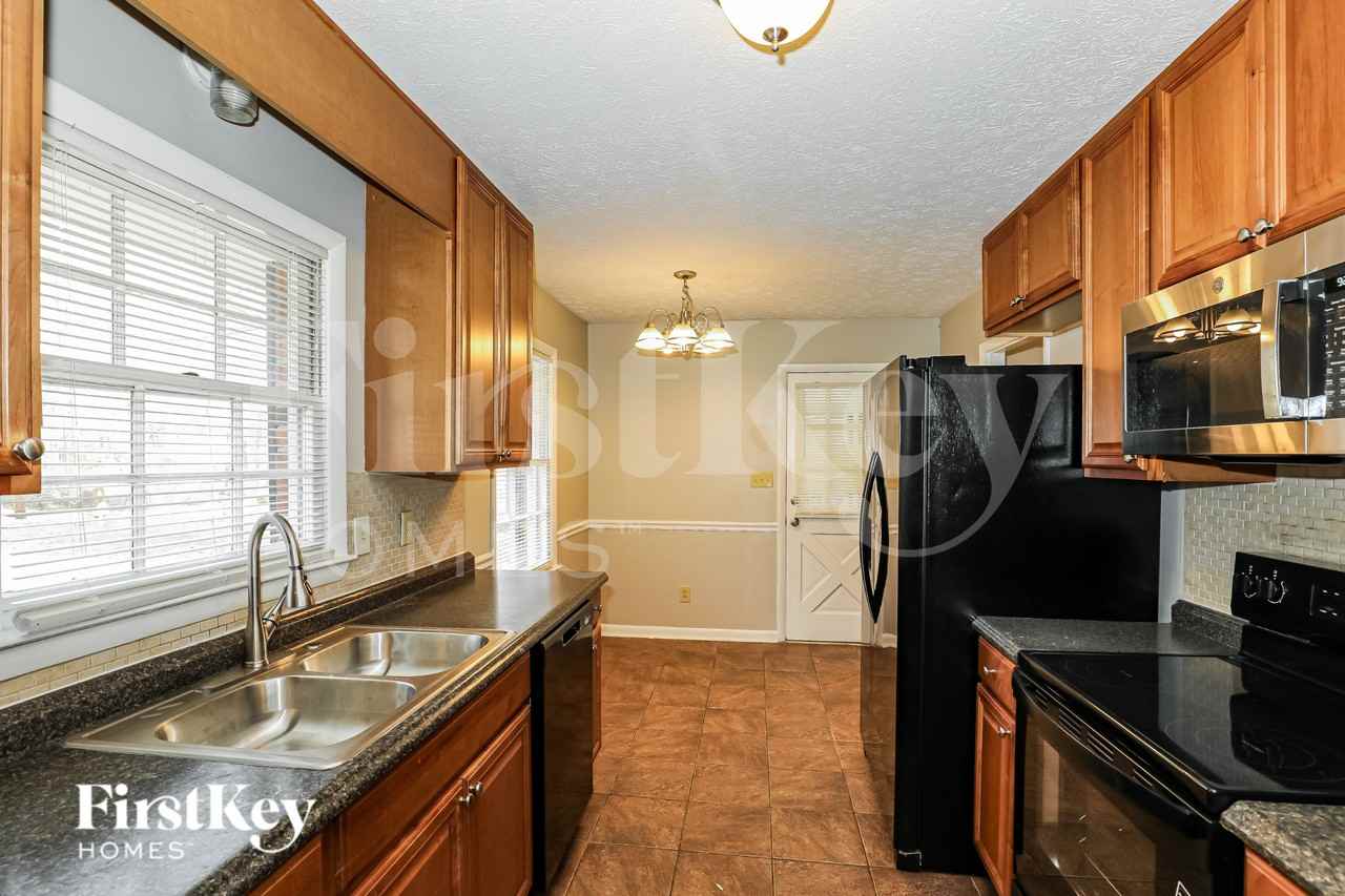 335 Sharon Dr - Photo 6 of 19