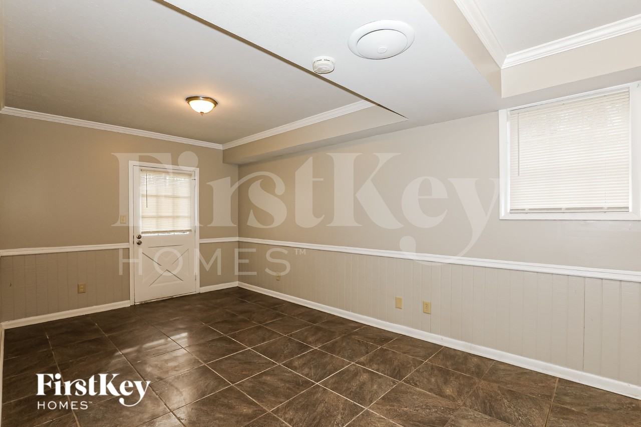 335 Sharon Dr - Photo 7 of 19