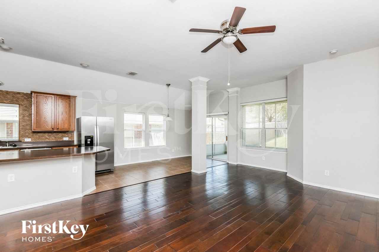 6109 Paddlefish Dr - Photo 2 of 15