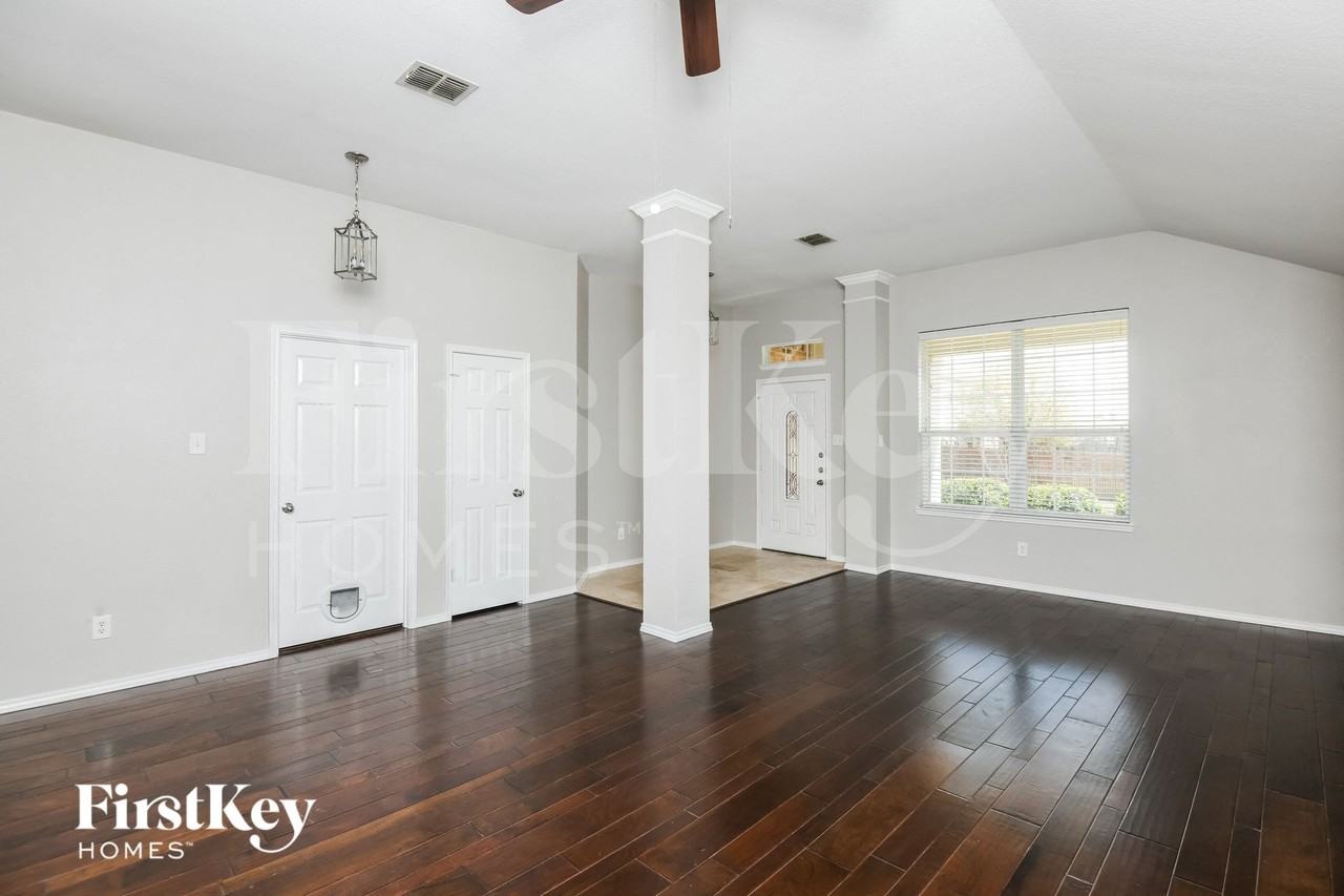 6109 Paddlefish Dr - Photo 3 of 15