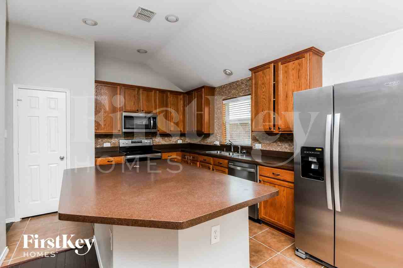 6109 Paddlefish Dr - Photo 5 of 15