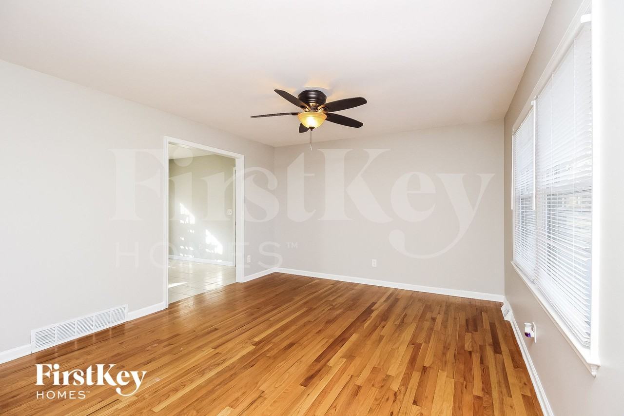 7310 Flint Dr - Photo 3 of 15