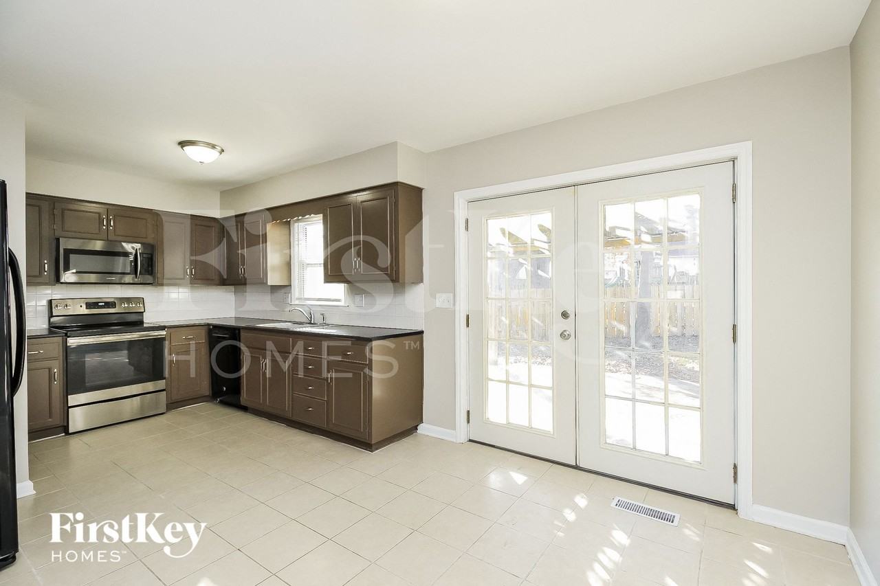 7310 Flint Dr - Photo 4 of 15