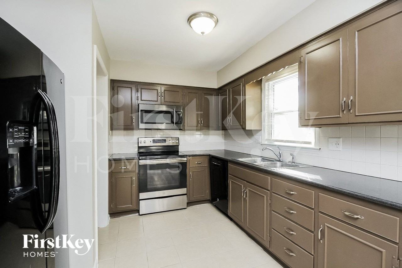 7310 Flint Dr - Photo 5 of 15