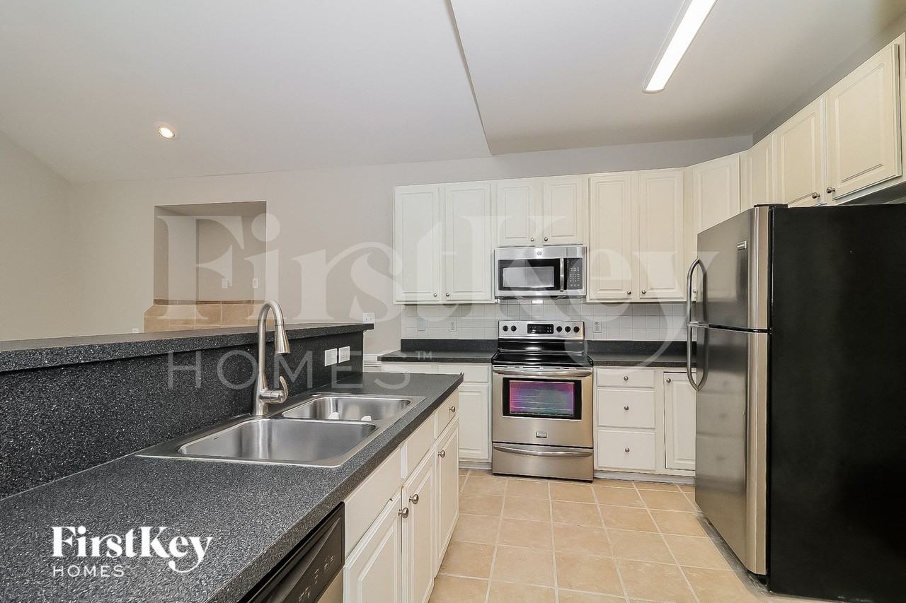 218 Sweetbriar Ct - Photo 7 of 15