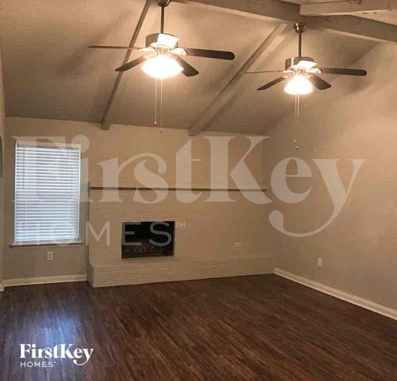 732 Nw Ann Lois Ln - Photo 2 of 11