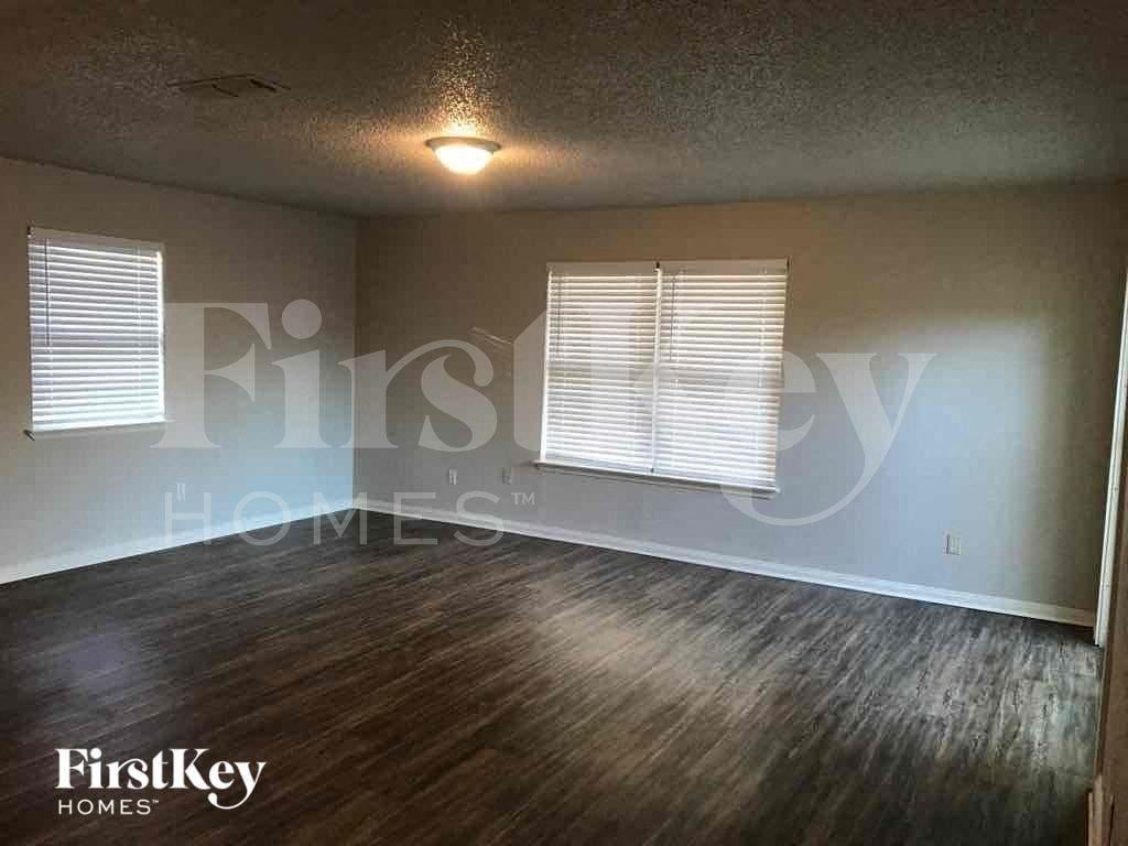 732 Nw Ann Lois Ln - Photo 4 of 11