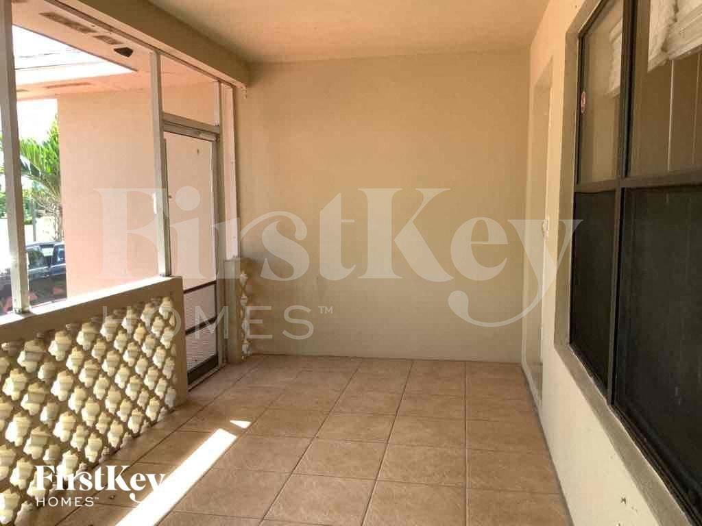 727 S Pine St - Photo 3 of 26