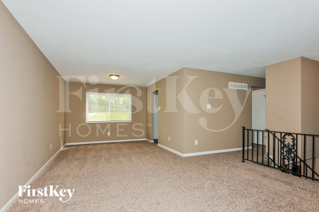 5708 Madlar Ln - Photo 3 of 15