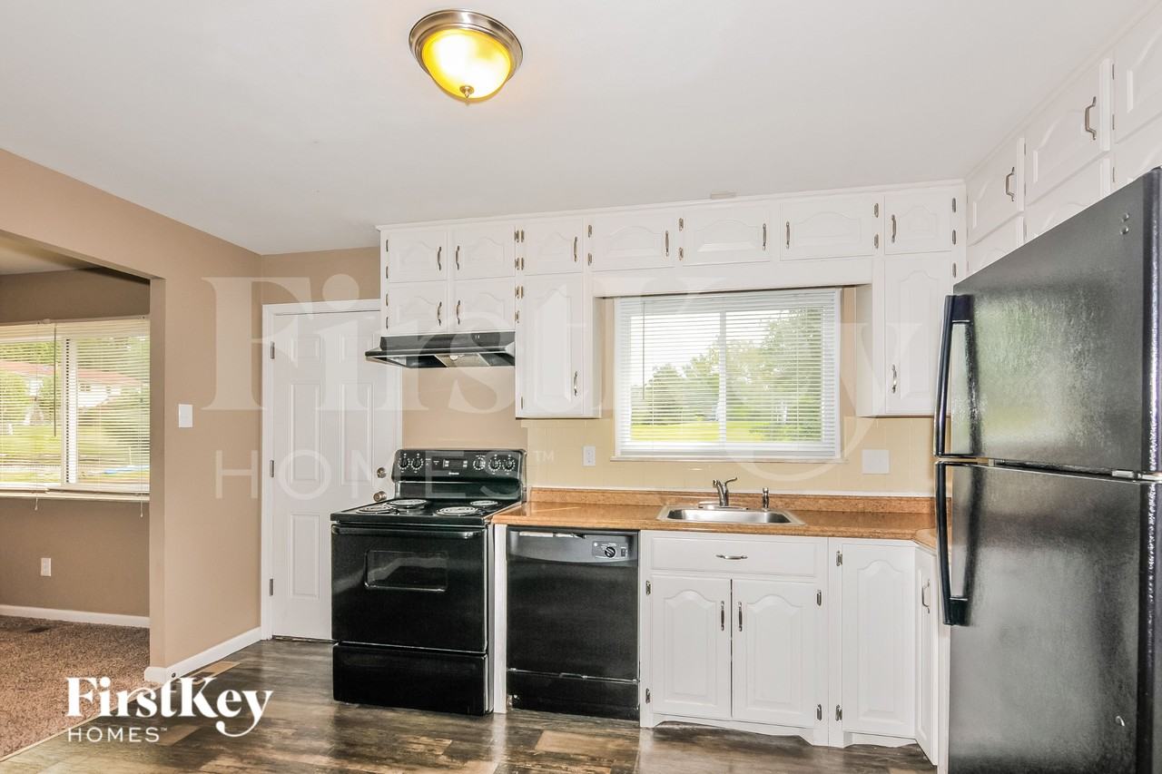 5708 Madlar Ln - Photo 6 of 15
