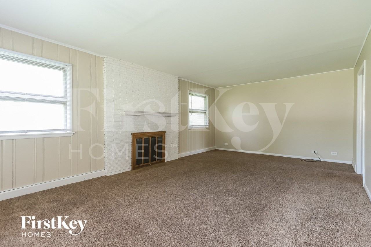 544 N Aldine St - Photo 3 of 15