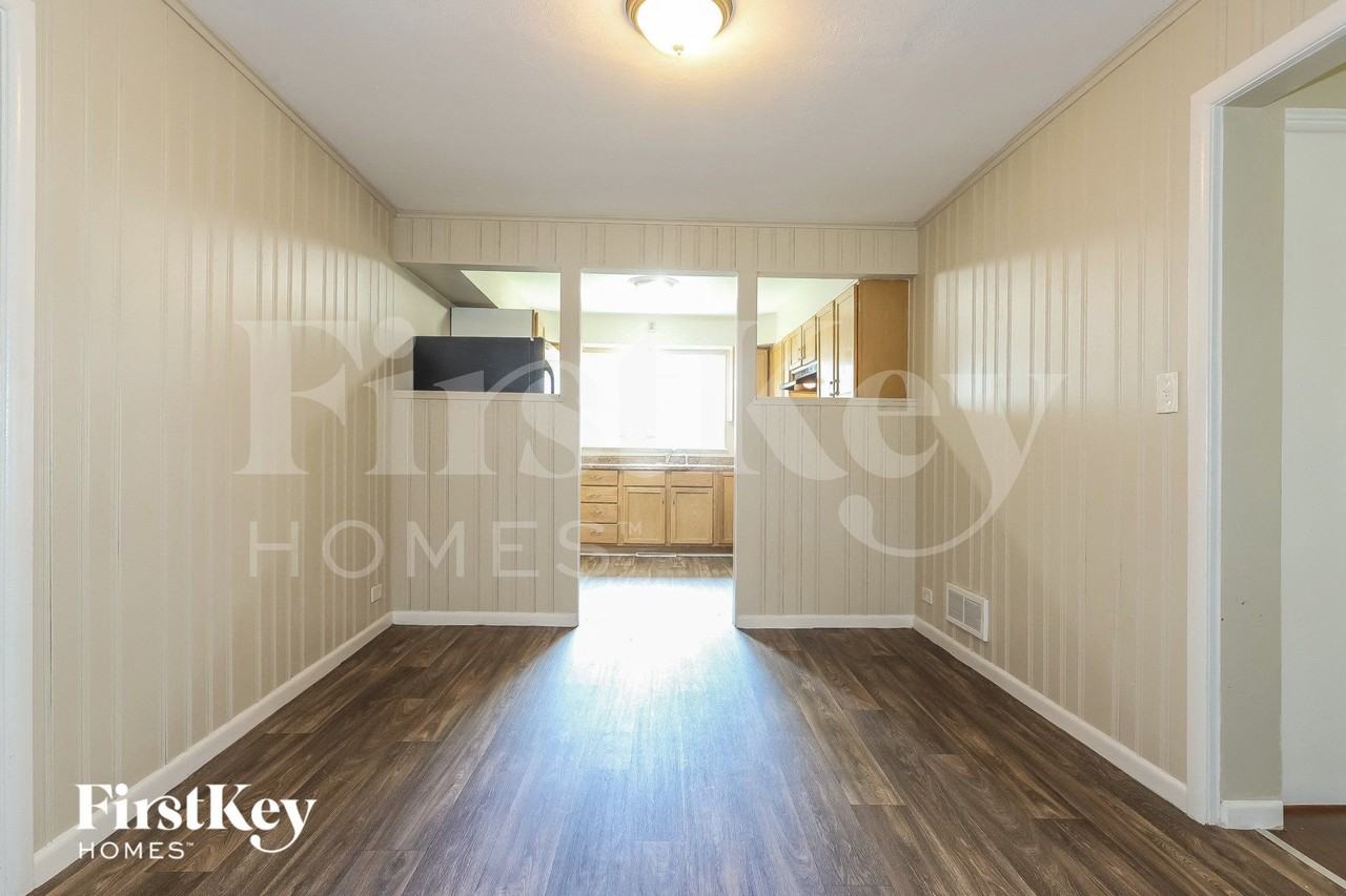 544 N Aldine St - Photo 4 of 15