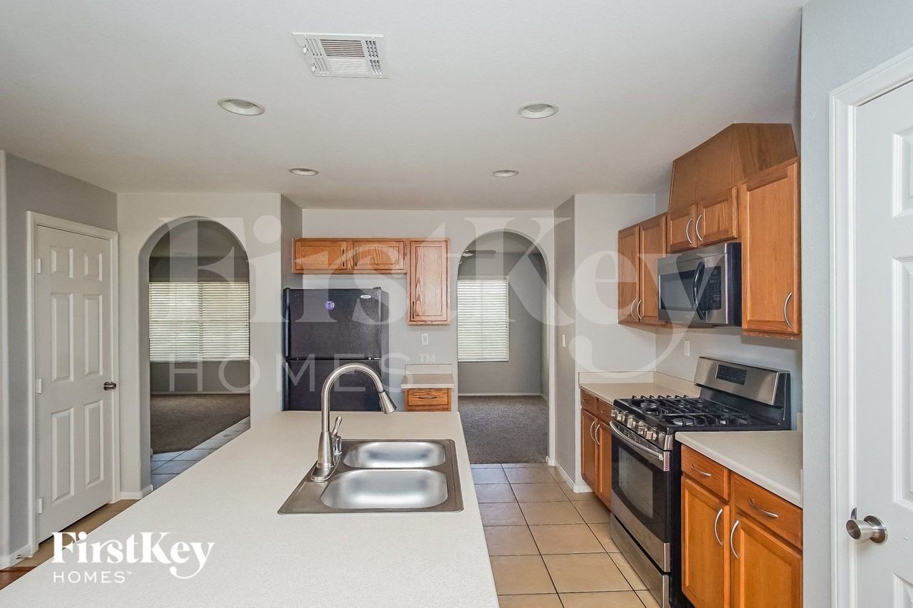 5333 Carlsbad Heights St - Photo 4 of 15