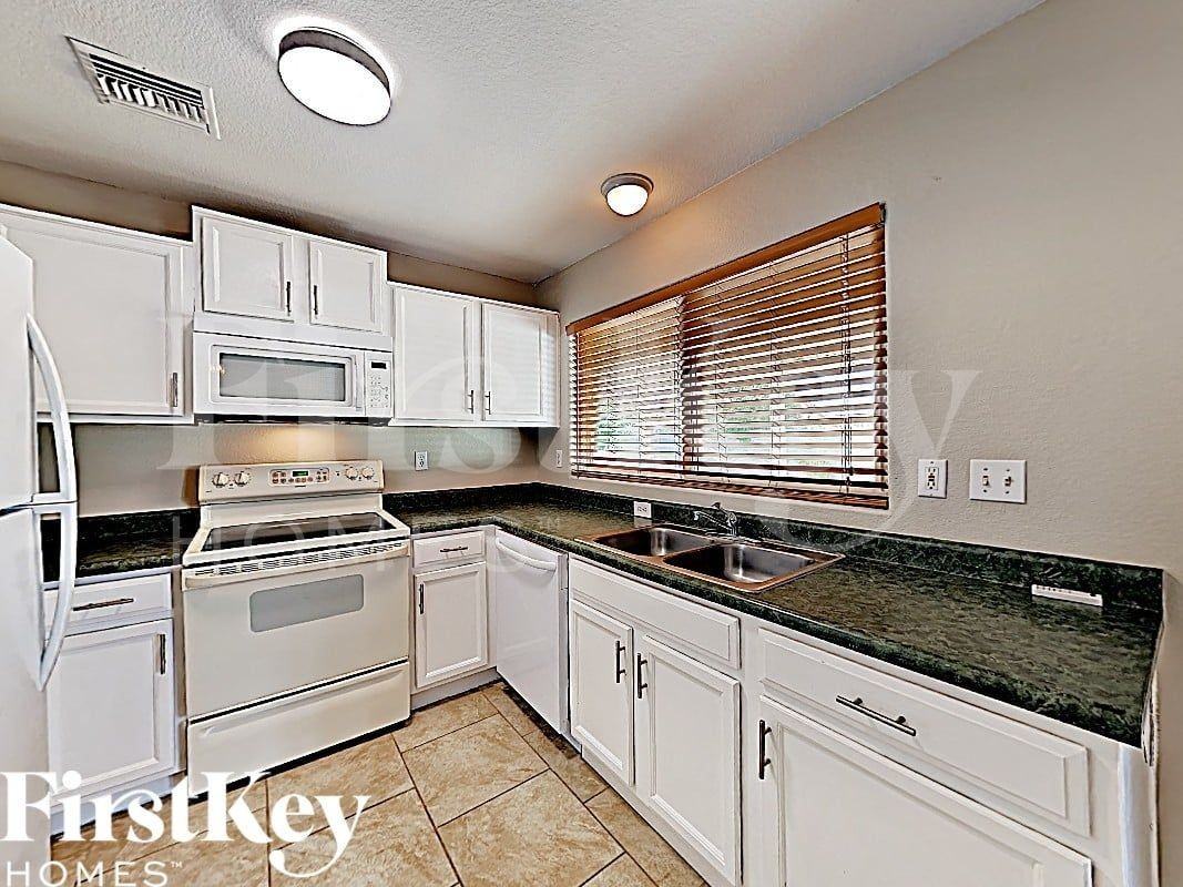 5314 W Altadena Ave - Photo 4 of 16