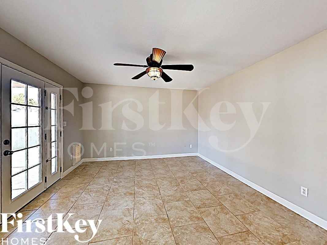 5314 W Altadena Ave - Photo 5 of 16