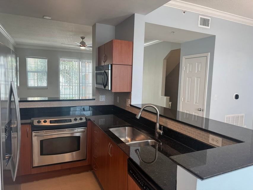 356 Moorings Dr #356 - Photo 7 of 8